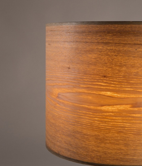 Lampa stołowa WOODLAND nowoczesna czarne nóżki klosz z drewna DUTCHBONE