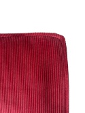 Zbliżenie na sztruksową tapicerkę krzesła Ridge Rib Brushed malinowego