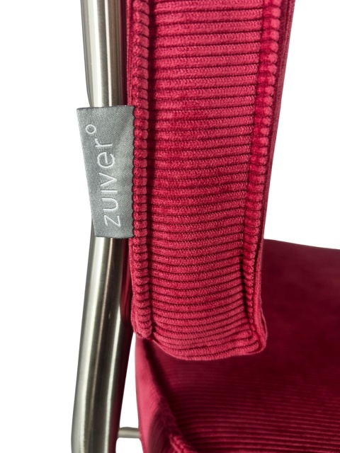 Detal tapicerki i metki kolekcji Ridge Rib Brushed Zuiver