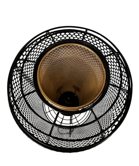 Lampa podłogowa na trójnogu ażurowy klosz metalowa pochodnia na nóżkach oświetlenie w stylu industrialnym do loftu