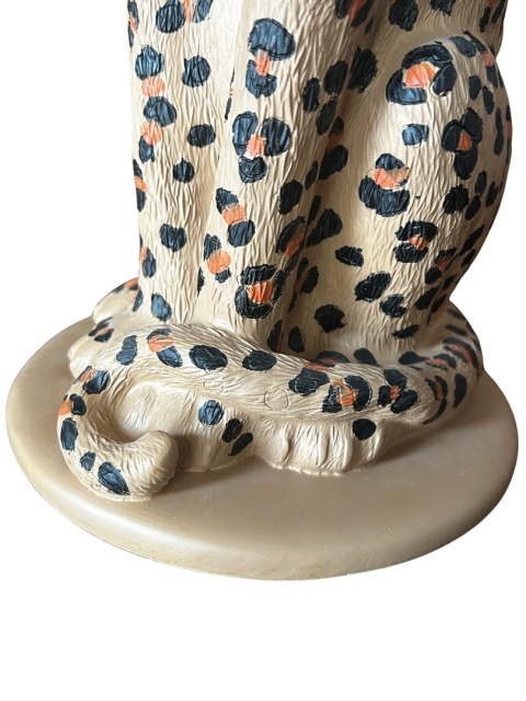 Lampa podłogowa dekoracyjna Pantera cętkowana w koronie rzeźba świecznik