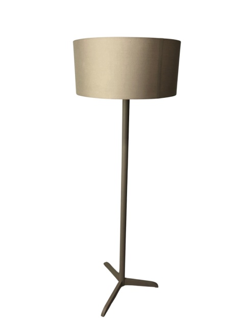 Lampa podłogowa z abażurem w kolorze taupe – nowoczesna elegancja i styl skandynawski