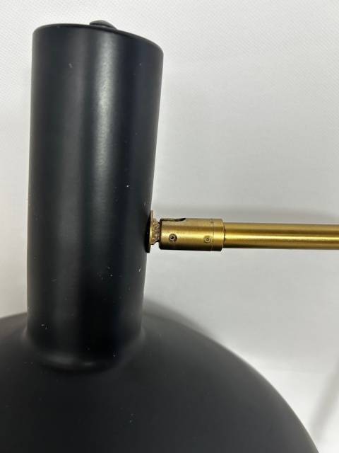 Lampa ścienna kinkiet czarny z regulowanym mosiężnym ramieniem do loftu w stylu vintage industrialnym