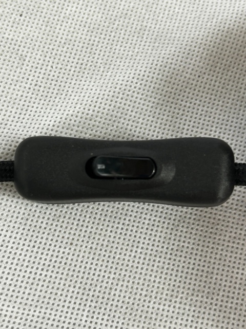 Lampa stołowa czarna siatkowy klosz skandynawski styl minimalizm