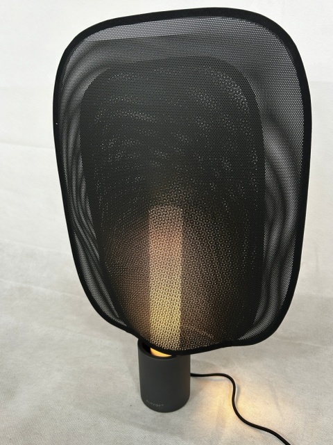 Lampa stołowa czarna siatkowy klosz skandynawski styl minimalizm