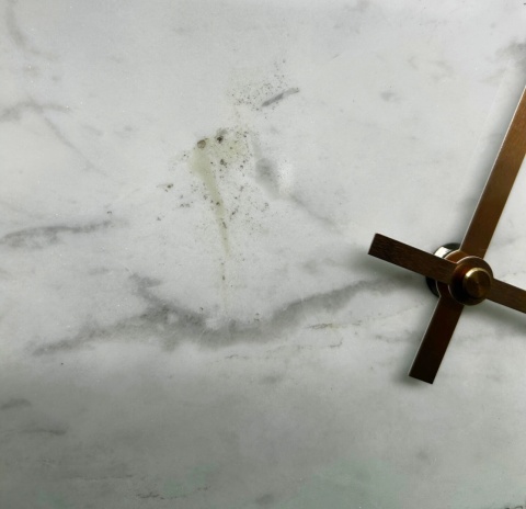 OUTLET Zegar ścienny okrągły marmur biały złote wskazówki skandynawski elegancki styl