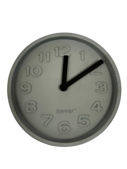 OUTLET Zegar ścienny z betonu szary cyfry z efektem 3D czarne wskazówki skandynawski styl