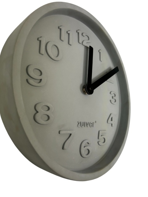 OUTLET Zegar ścienny z betonu szary cyfry z efektem 3D czarne wskazówki skandynawski styl