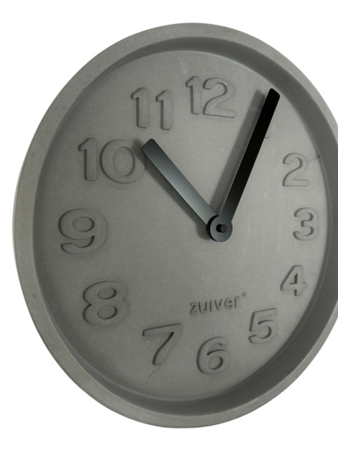 OUTLET Zegar ścienny z betonu CONCRETE TIME cyfry 3D czarne ZUIVER