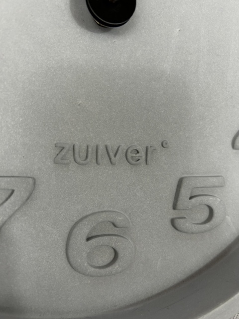 OUTLET Zegar ścienny z betonu CONCRETE TIME cyfry 3D czarne ZUIVER