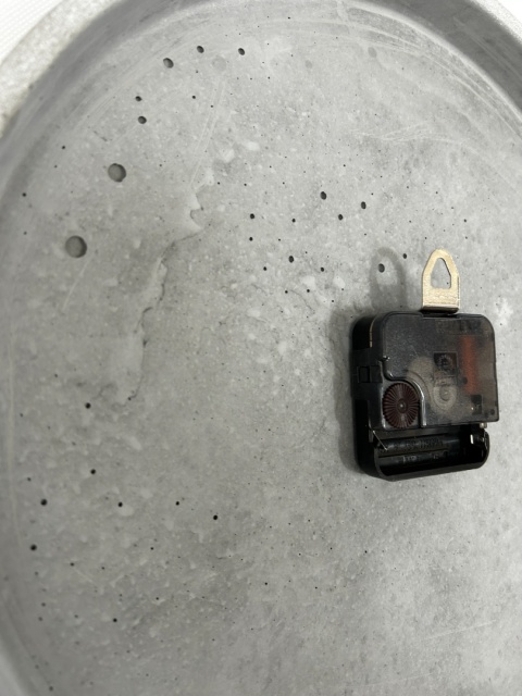 OUTLET Zegar ścienny z betonu CONCRETE TIME cyfry 3D czarne ZUIVER