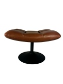 Pufa BAR Vintage Brown Dutchbone widok z przodu na obrotowej czarnej podstawie