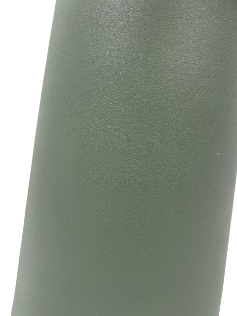 Stolik boczny pomocniczy okrągły zielony z metalu ze spiralą na nodze skandynawski nowoczesny styl