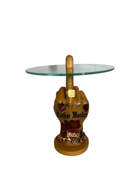 Stolik kawowy pomocniczy dłoń fuck tatuaże ze szklanym blatem nowoczesny kolekcjonerski artystyczny styl