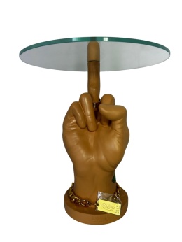 Stolik kawowy pomocniczy dłoń fuck tatuaże ze szklanym blatem nowoczesny kolekcjonerski artystyczny styl