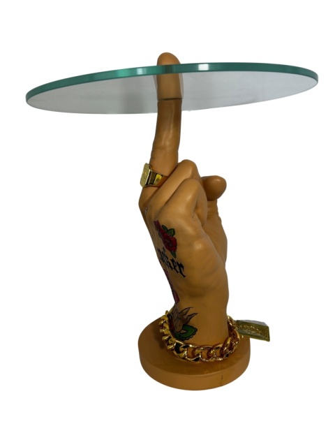 Stolik kawowy pomocniczy dłoń fuck tatuaże ze szklanym blatem nowoczesny kolekcjonerski artystyczny styl