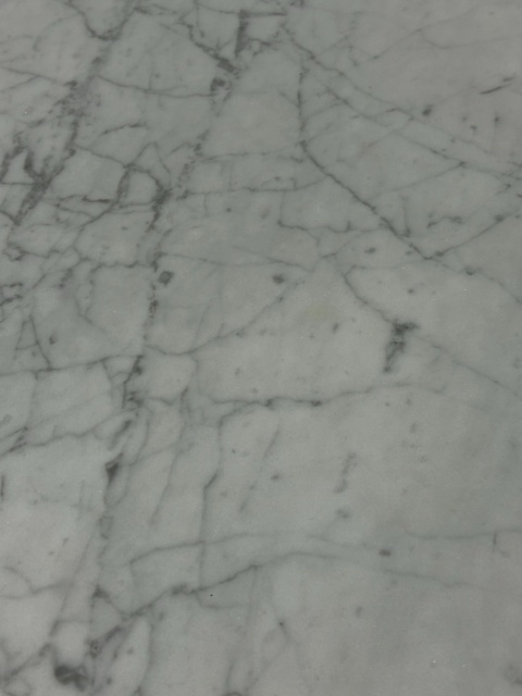 Elegancki stolik pomocniczy z marmurowym blatem i drewnianą ramą minimalizm skandynawski styl