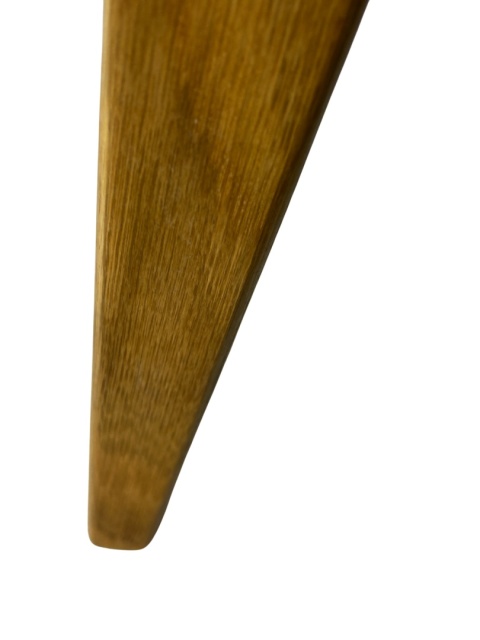 Elegancki stolik pomocniczy z marmurowym blatem i drewnianą ramą minimalizm skandynawski styl