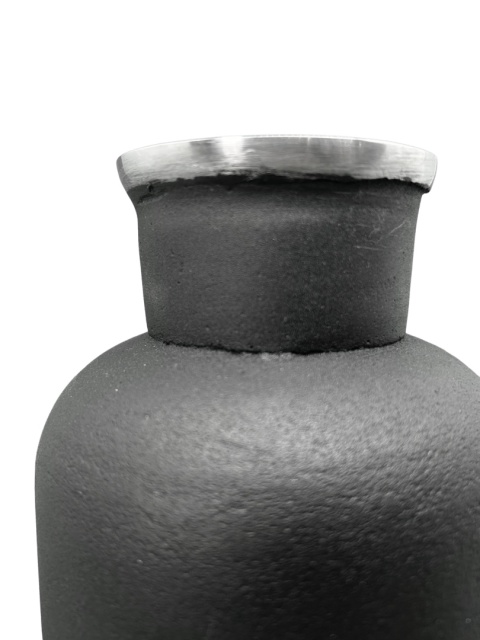 Outlet Wazon dekoracyjny czarny metalowy w stylu rustykalnym z polerowaną krawędzią