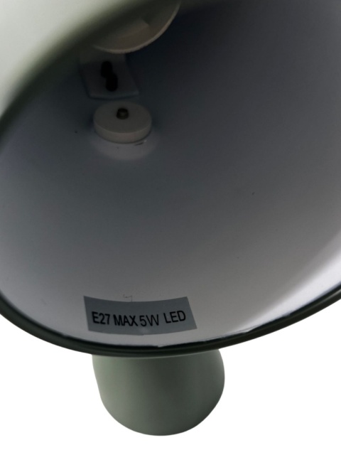 Wnętrze zielonego klosza lampki White Label Living Vesper
