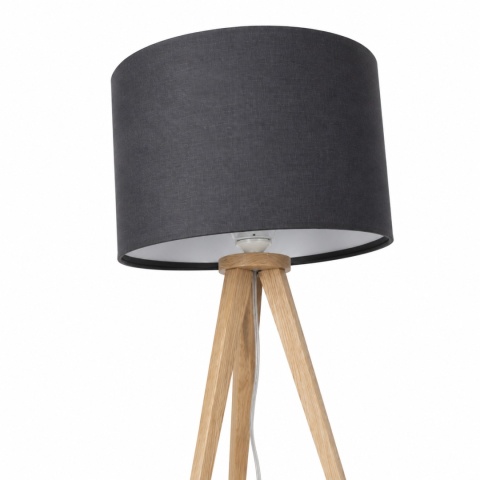 Lampka Tripod Wood – zbliżenie na abażur i drewnianą podstawę.