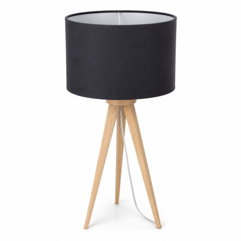 Lampka stołowa Zuiver Tripod Wood – ujęcie pod lekkim kątem.