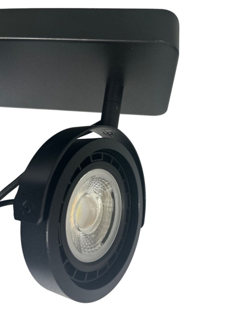 Zbliżenie na reflektor LED GU10 ES111.