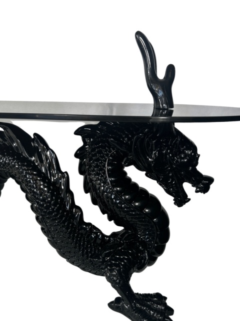 Głowa smoka podtrzymująca szklany blat stolika Dragonized Bastard